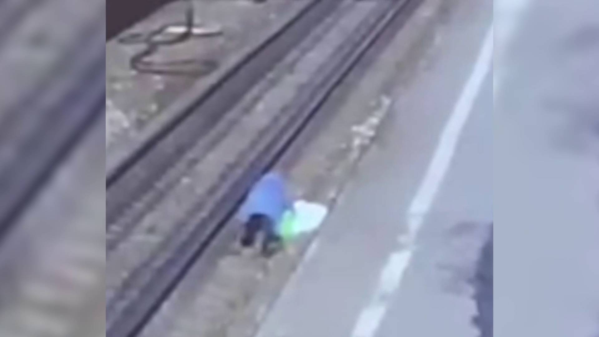 Упавшую на пути пенсионерку спасли от гибели под колёсами поезда в Вологде