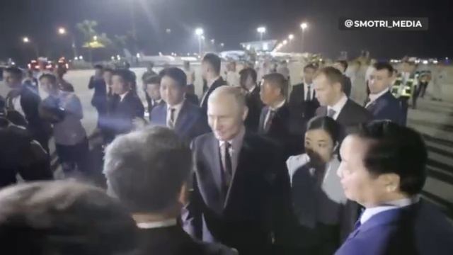 Владимир Путин прибыл с государственным визитом во Вьетнам.