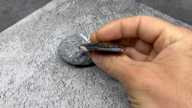 Нарсарсукит. Кулон с редким камнем
