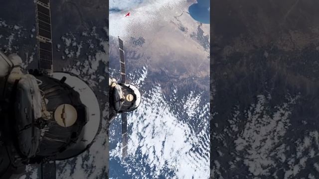 Видео, снятое из окна Международной космической станции (МКС) на высоте 408 километров