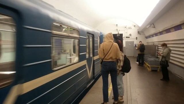 81-717/714 и 81-714.5 Посадки нет На станции Невский проспект Видео 26 авг. 2021 г.