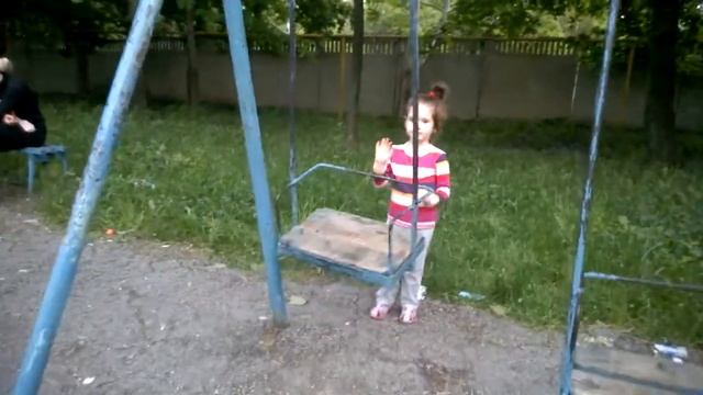 Арина и качели