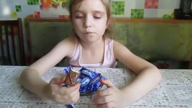 Конфеты MilkyWay очень нравятся внучке-сладкоежке