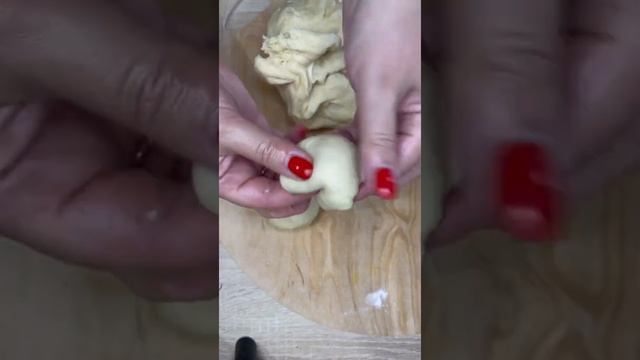 Пышный и нежный пирог с ягодным повидлом)