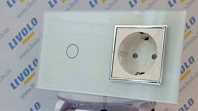 Сенсорный выключатель Livolo с розеткой. Белое стекло. Сайт www.livolo.in.ua