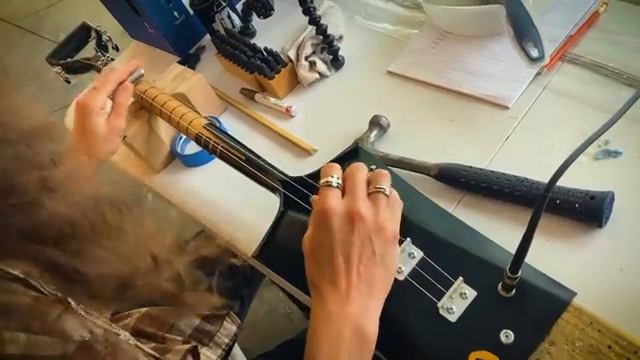 Lynyrd Skynyrd's Ballad of Curtis Loew on the 3 String Shovel Guitar