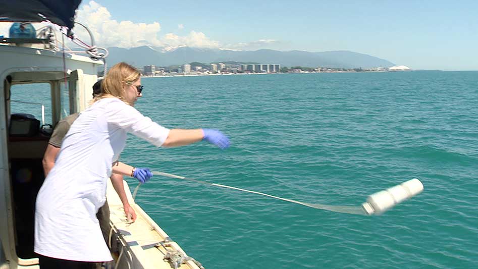 В Сочи регулярно проверяют качество морской воды