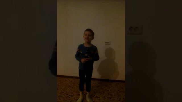 5-летний мальчик рассказывает стих