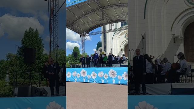 Вадим Сушко на открытии благотворительной акции “Белый цветок”.
