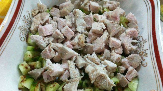 Слоеный салат с куриным филе