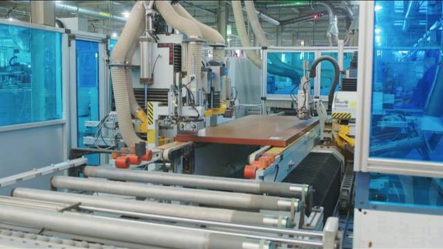 Автоматическая линия для производства дверей YUTON на крупнейшей дверной фабрике TATA (Пекин).