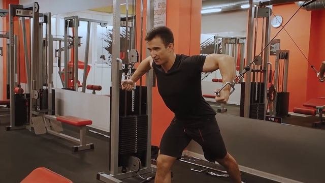34 сведение на грудные мыщцы в кроссовере с верхних блоков