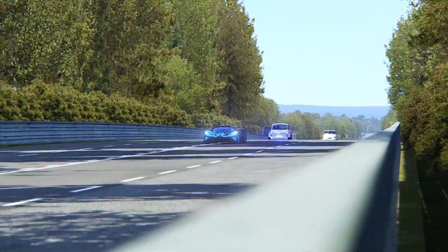 Bugatti Bolide vs Supervans Monster at Le Mans 24h Circuit