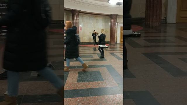 Музыка в метро - Скрипка