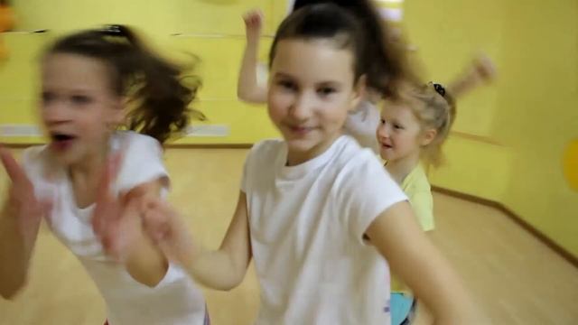 8 марта поздравление от детей Центра современного танца Smart dance