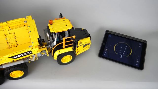 Battle of the Haulers - LEGO Technic 42114 vs 42030 B model & Control+ app test