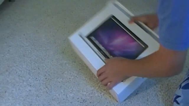 Unboxing: 13" MacBook Pro (Early 2011 Model - 2.3GHz i5)