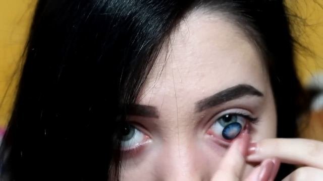 НАДЕЛА ЦВЕТНЫЕ ЛИНЗЫ в ПЕРВЫЙ РАЗ   моя РЕАКЦИЯ OLYA GRACE   SuperGlazki