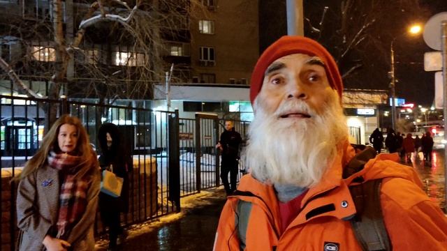 Пристаëм к дедушкам с хорошим настроением