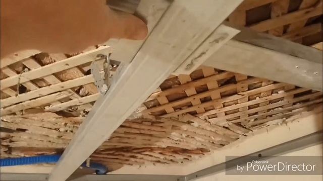 Монтирую электрику и ГК потолок?