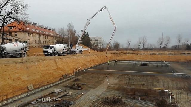 Начало заливки основание домафундамент