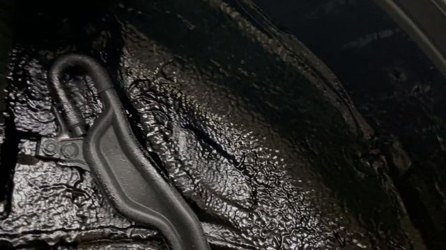 Обесшумливать Honda CR-V начнём с колесных арок - одного из главных источников посторонних шумов.