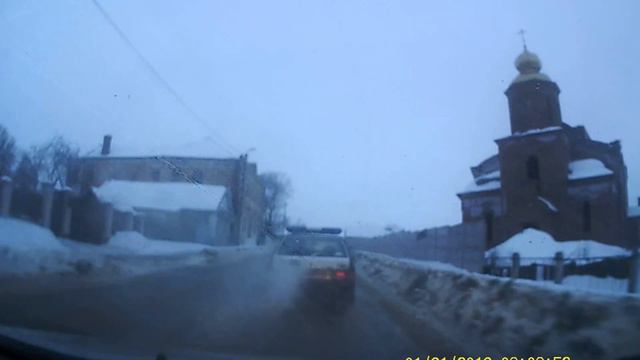 Зачем включать поворот??? Все и так поймут...