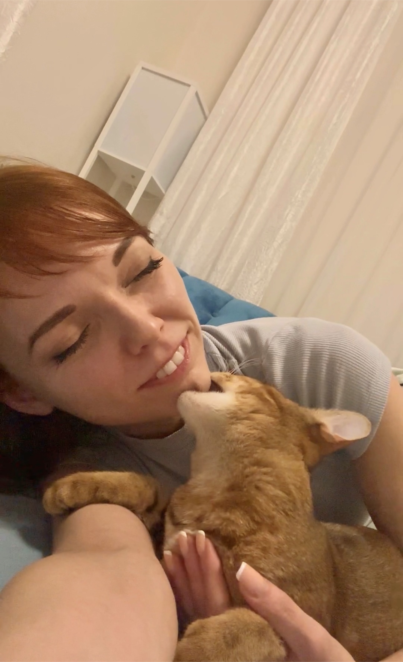 Нежный КУСЬ 😻 как кошки проявляют любовь