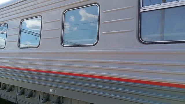 Внешний вид вагонов поезда Санкт-Петербург - Адлер (№113 / 114)