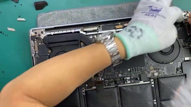 MacBook Pro 2019 16in  A1990 内部清掃CPUグリス交換
