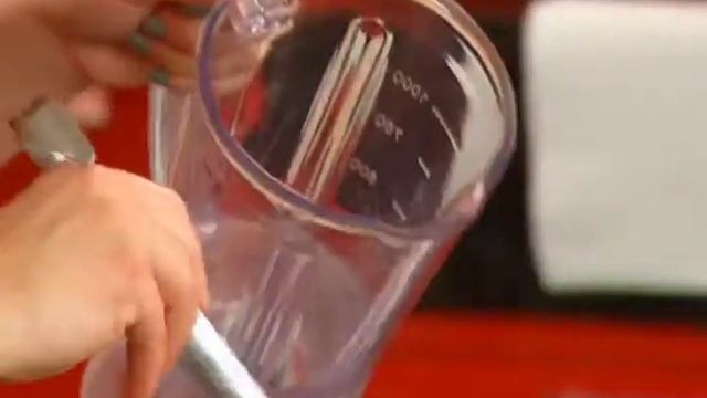 Вегетарианский томатный суп с крекерами