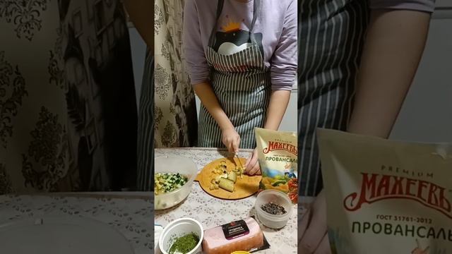 Теплый салат из тыквы с куриной грудкой, беконом и свежим огурцом. Приятно, вкусно и полезно!
