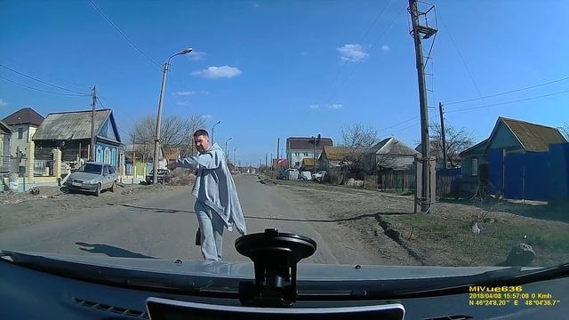 В Астрахани появился пьяный регулировщик