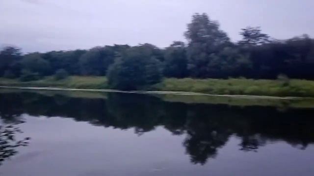 Красивый закат на реке