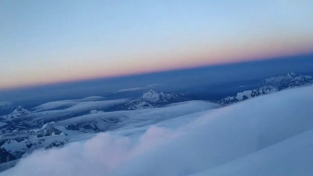 Рассвет над облаками. Эльбрус