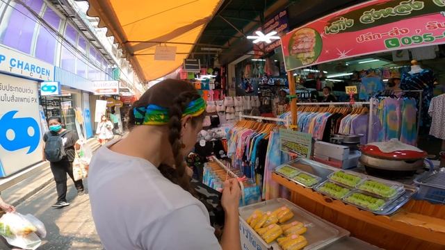 THIS IS BANGKOK STREET FOOD HEAVEN ?? (Wang Lang Market)