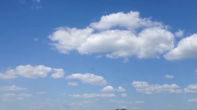 Полет реактивной модели самолета