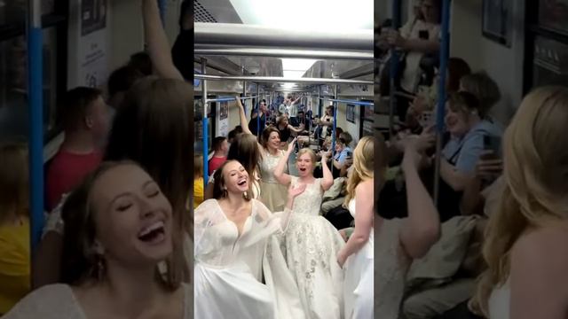 Русские девушки в метро ищут себе мужа