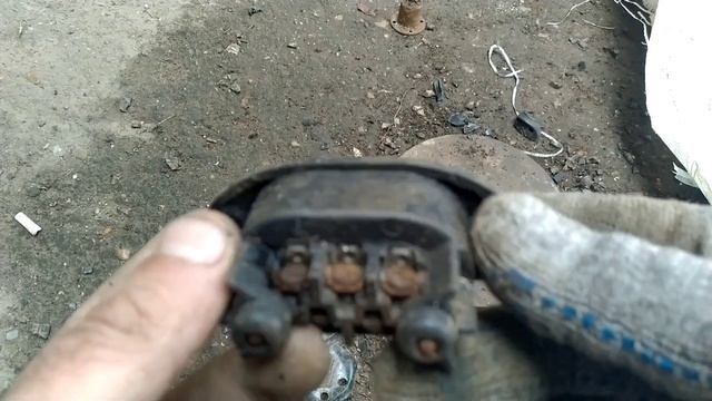 Разобрал 700 розеток и вилок заработал на мусоре