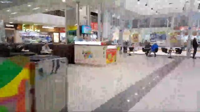 В торговом центре КУПИЛ КУРТКУ И САПОГИ