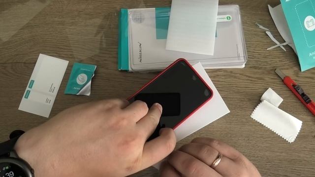 Наклеил защитное стекло Nillkin AMAZING H на Xiaomi Mi 11 Lite ► хорошая защита для Сяоми
