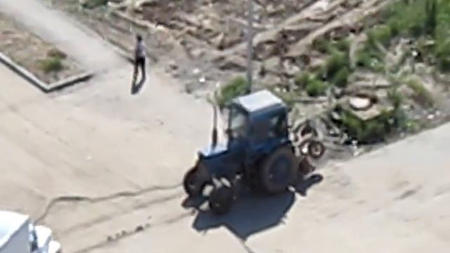 Тобольск. Уборка дороги. Пыль.