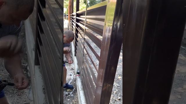 Монтаж забора жалюзи