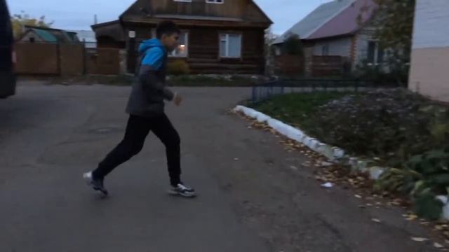 В кустик(&_&)