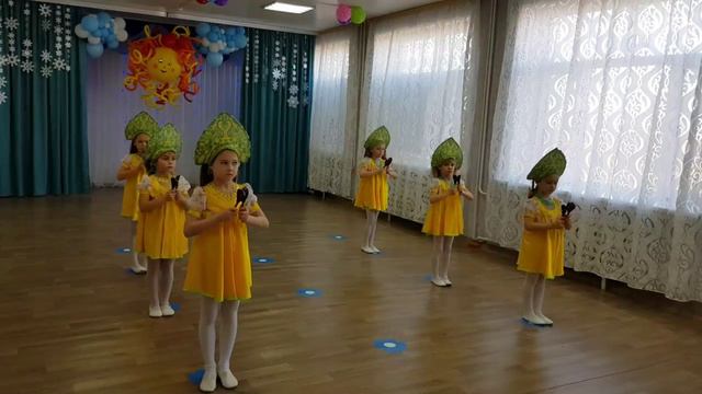 Матрешки с деревянными ложками