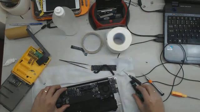 macbook a1369 bị đổ cà phê