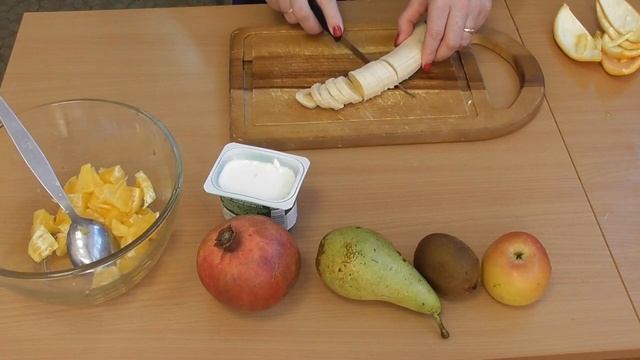 Фруктовый салат для мамы..mp4