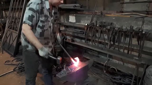 Работа кузнечного цеха