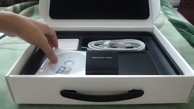 Apple MacBook Pro 13inch UniBody 2011 Unboxing