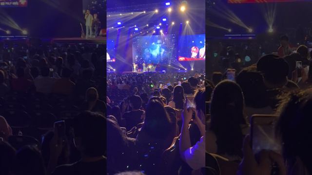 AKMU (Akdong Musician) in Manila 2022 - How Can I Love The Heartbreak,  Fancam
